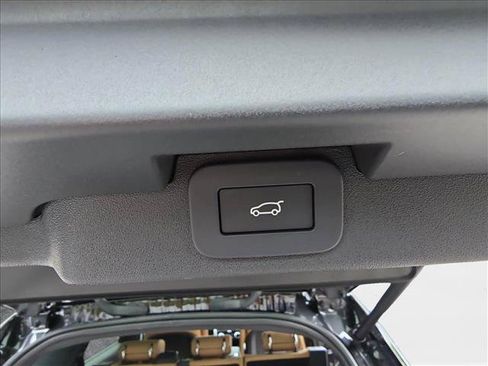New 2025 Land Rover Discovery Dynamic SE AWD/4WD image 15