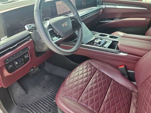 Used 2025 Cadillac Escalade Sport w/ LPO, Floor Liner Package AWD/4WD image 23