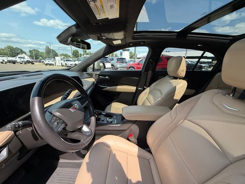 Used 2024 Cadillac XT4 Premium Luxury AWD/4WD image 4