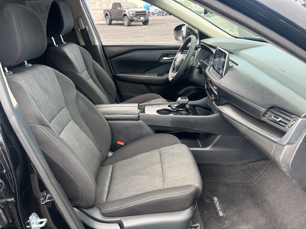 Used 2025 Nissan Rogue SV FWD image 34