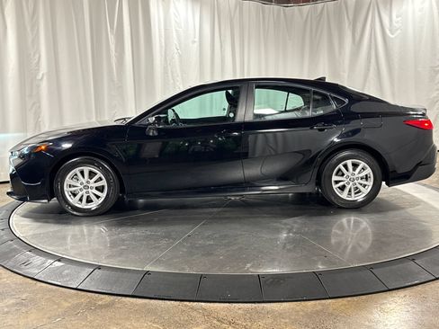 Used 2025 Toyota Camry LE FWD image 9