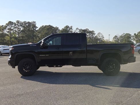 Used 2025 Chevrolet Silverado 2500 ZR2 w/ Technology Package image 21