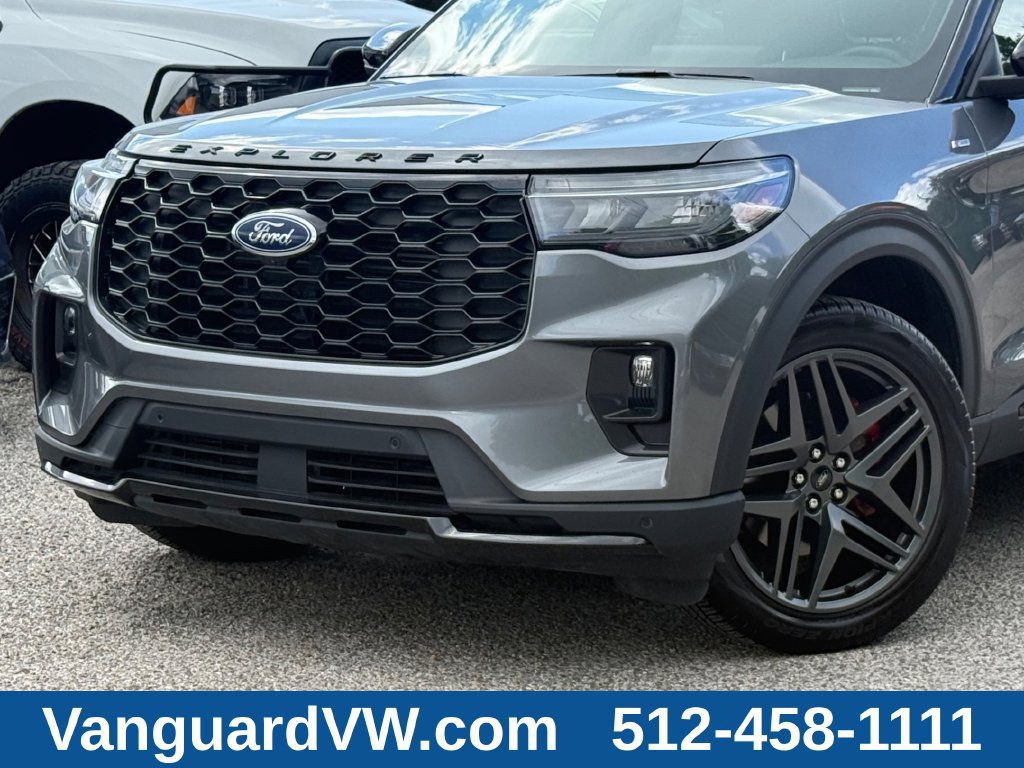 Used 2025 Ford Explorer ST-Line w/ ST-Line Street Pack AWD/4WD image 2
