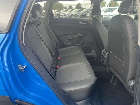 New 2025 Volkswagen Taos SE image 21