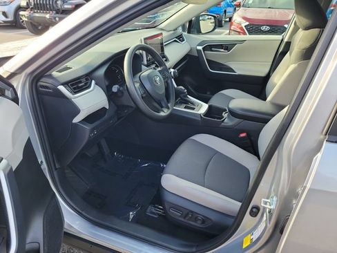 Used 2025 Toyota RAV4 XLE w/ Convenience Package FWD image 17