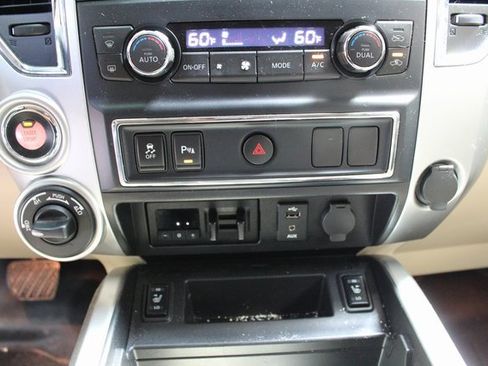 Used 2016 Nissan Titan SL image 17