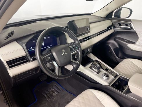 Used 2024 Mitsubishi Outlander SEL image 9