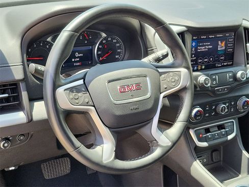 Used 2024 GMC Terrain SLT image 11