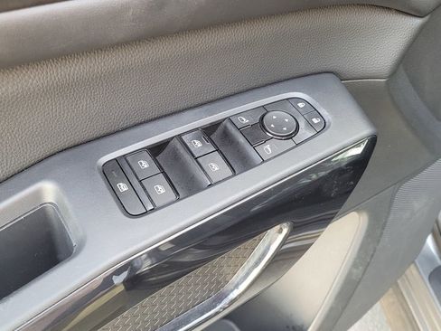 Used 2024 Nissan Pathfinder SV w/ SV Premium Package image 16