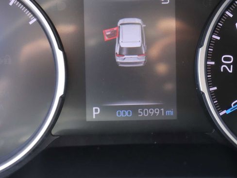 Used 2021 Toyota RAV4 LE AWD/4WD image 11