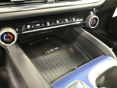 New 2026 Chevrolet Equinox EV LT image 25