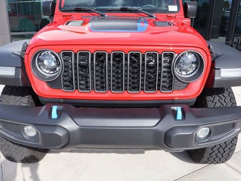 Used 2024 Jeep Wrangler Unlimited Rubicon 4xe AWD/4WD image 16