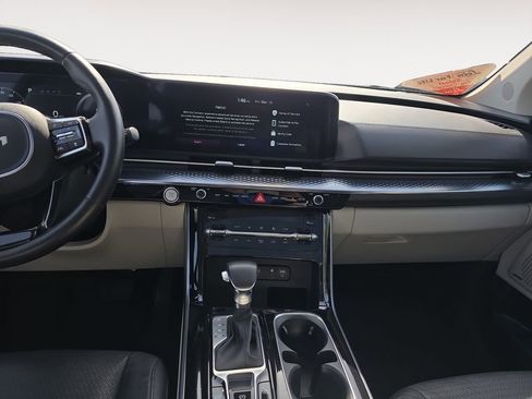 Used 2023 Kia Carnival SX Prestige image 10