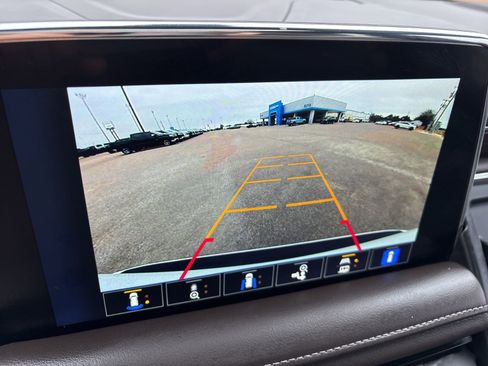 Used 2022 Chevrolet Suburban Z71 w/ Luxury Package image 20