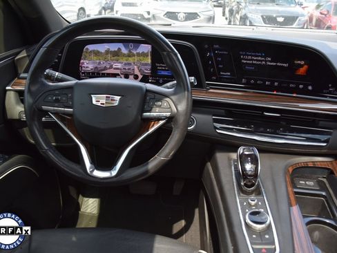 Used 2021 Cadillac Escalade ESV Premium Luxury w/ LPO, Illumination Package image 17