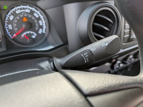 Used 2019 Toyota Tacoma SR image 43