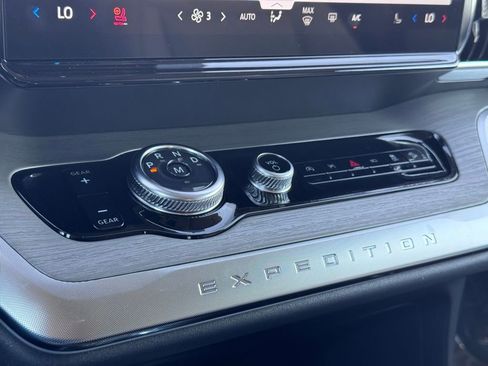 Used 2025 Ford Expedition Max Platinum w/ Driver's Package AWD/4WD image 14