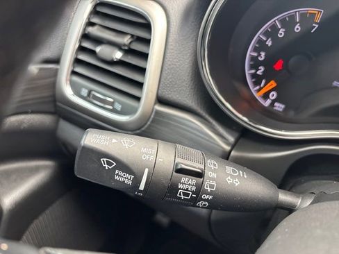 Used 2021 Jeep Grand Cherokee Laredo X RWD image 41