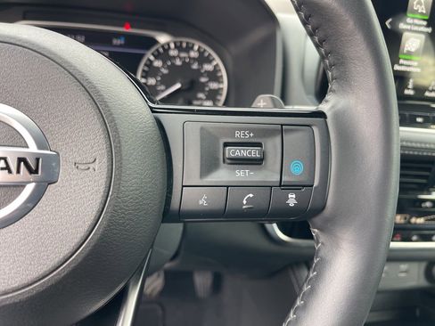 Used 2021 Nissan Rogue SL w/ Premium Package image 17