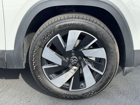 Used 2024 Volkswagen Atlas Cross Sport SE image 12