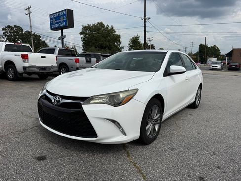 Used 2017 Toyota Camry SE FWD image 1
