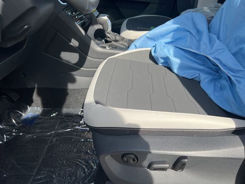 New 2025 Volkswagen Taos SE image 16