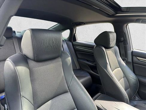 Used 2018 Honda Accord Sport image 29