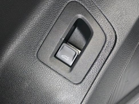 Used 2020 Volkswagen Atlas Cross Sport SEL image 37