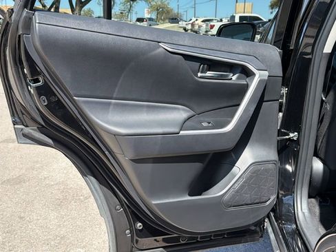 Used 2025 Toyota RAV4 XLE image 33