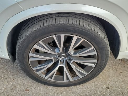 Used 2020 Volvo XC90 T5 Momentum w/ Protection Package Premier FWD image 5