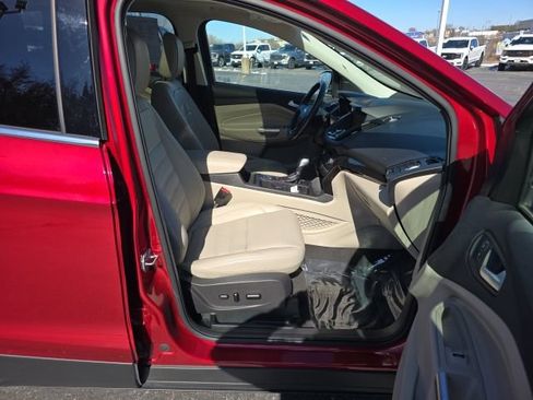 Used 2019 Ford Escape Titanium image 5