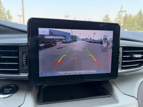 Used 2023 Ford Explorer XLT w/ Equipment Group 202A AWD/4WD image 17