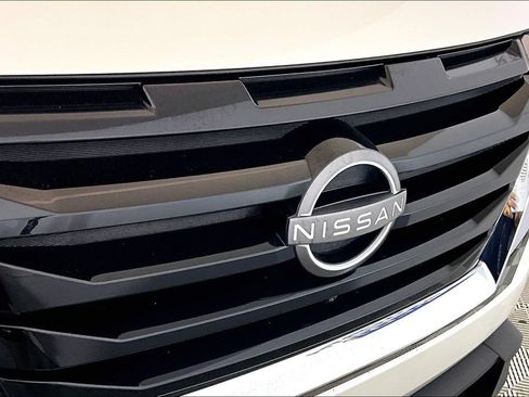 Used 2023 Nissan Pathfinder Platinum w/ Lighting Package (N93) FWD image 24