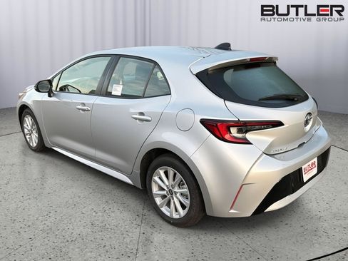 Certified 2026 Toyota Corolla SE FWD image 4