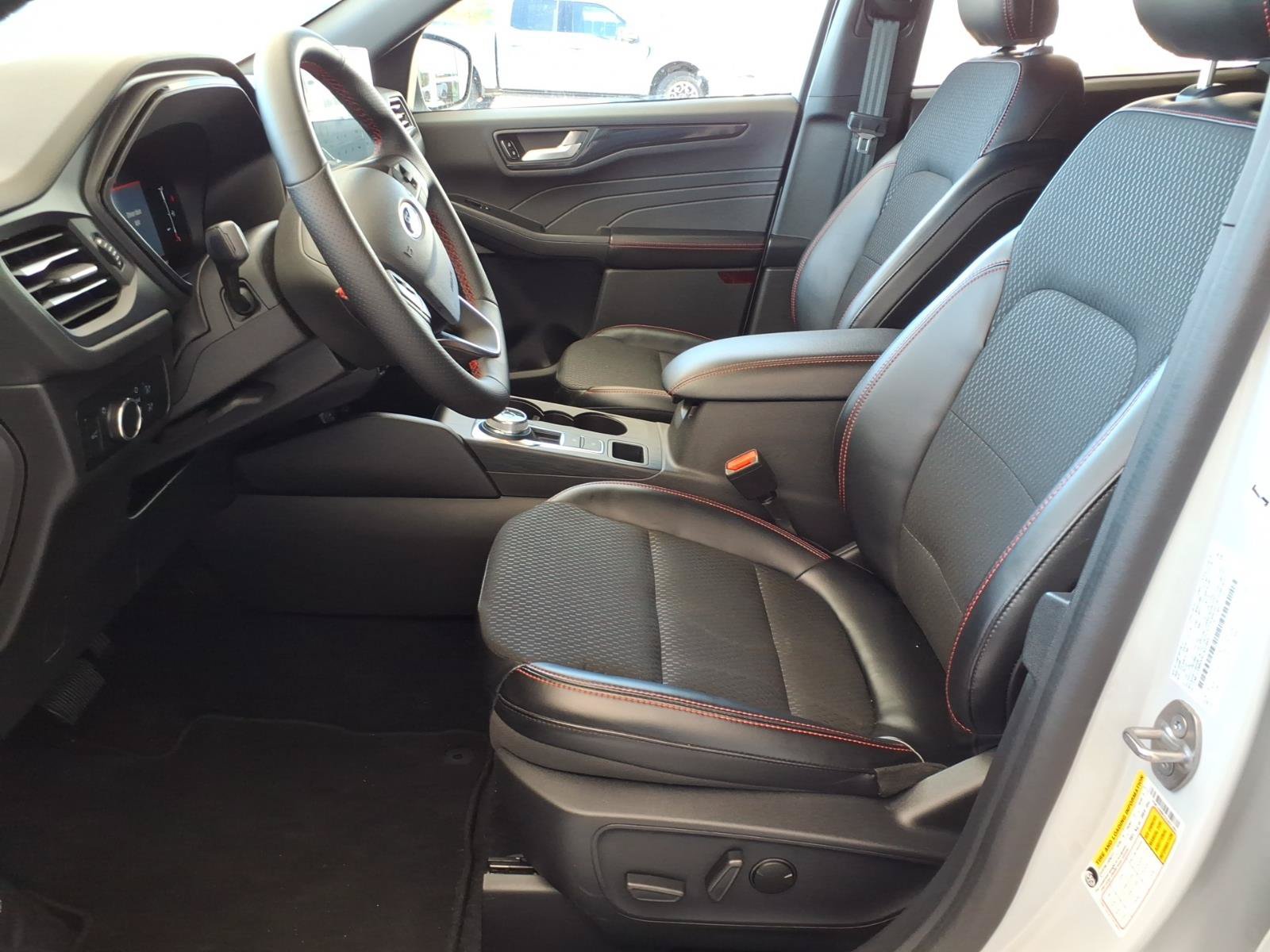 Used 2025 Ford Escape ST-Line w/ Tech Pack #1 FWD image 3