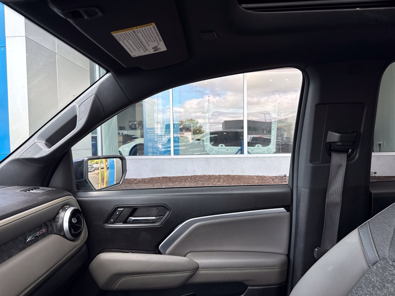 Used 2024 Chevrolet Colorado ZR2 w/ Safety Package AWD/4WD image 29