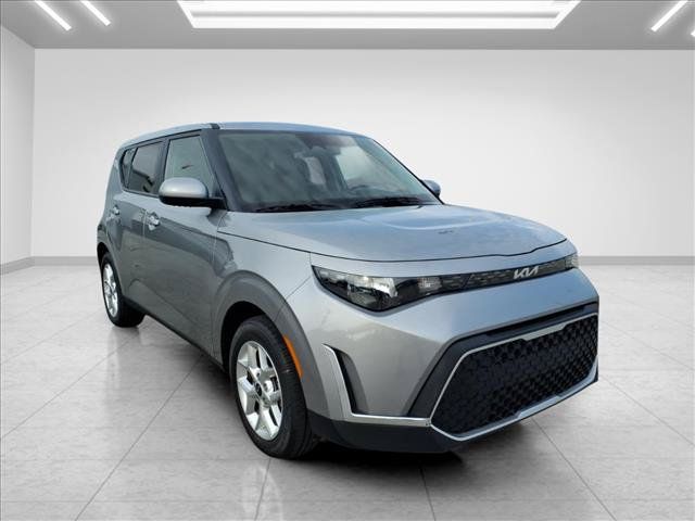 Used 2024 Kia Soul LX w/ Option Group 015 FWD image 4