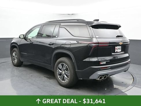 Used 2024 Chevrolet Traverse LT FWD image 12