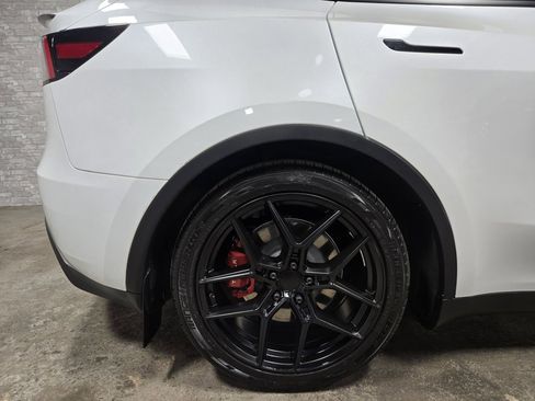 Used 2023 Tesla Model Y Long Range image 57