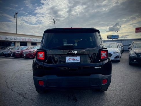 Used 2018 Jeep Renegade Latitude image 5