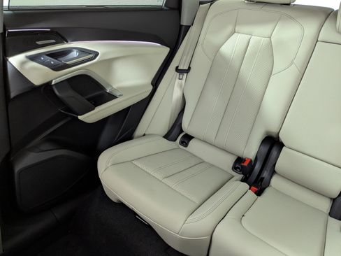 New 2025 Audi Q5 Prestige image 12