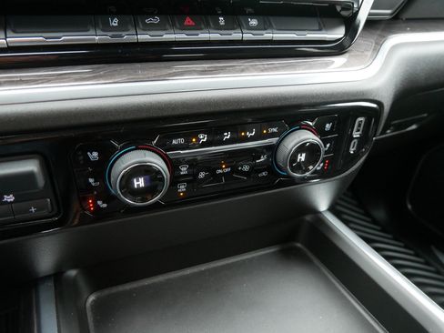 Certified 2025 Chevrolet Silverado 3500 LTZ w/ LTZ Convenience Package image 32