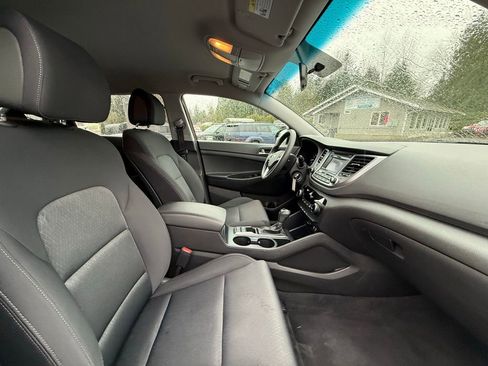 Used 2018 Hyundai Tucson SE image 17