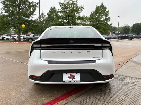 New 2026 Toyota Prius Plug-In Hybrid FWD image 6