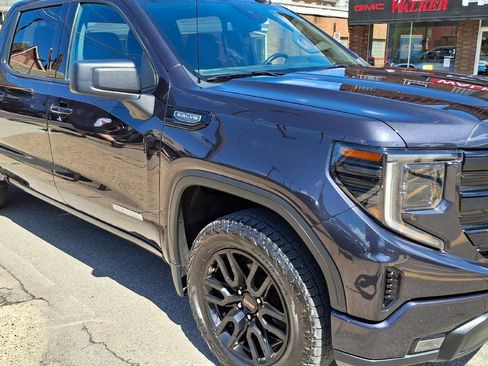 Used 2022 GMC Sierra 1500 Elevation image 1