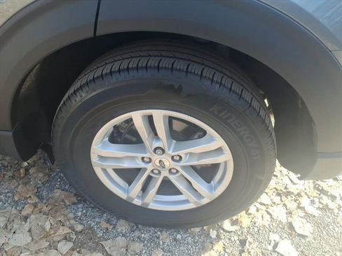 Certified 2023 Ford Explorer XLT image 10