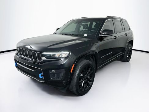 Used 2023 Jeep Grand Cherokee Overland AWD/4WD image 3