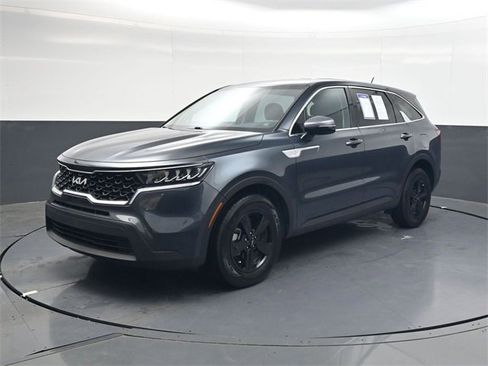 Used 2023 Kia Sorento LX image 8