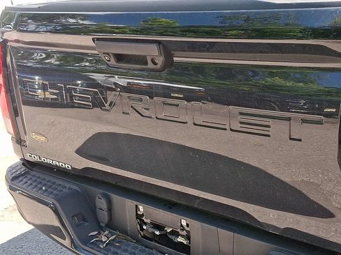 Used 2023 Chevrolet Colorado Z71 w/ Z71 Convenience Package 2 AWD/4WD image 28