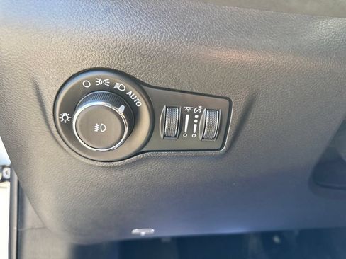 Used 2025 Jeep Compass Limited AWD/4WD image 25